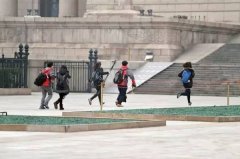 吃棒棒糖、狼群作战……10位网媒记者两会报道心 吃棒棒糖、狼群作战……10位网媒记者两会报道心